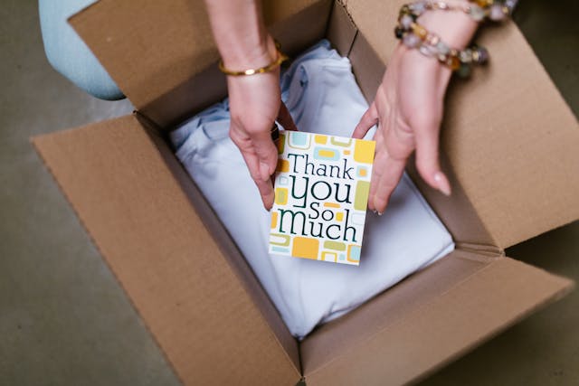 adding a personal thank you message when you package items for vinted